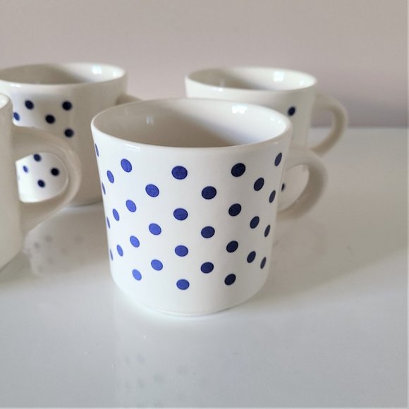 Set of 4 vintage ceramic blue polka dot tea/coffee mugs. - Picture 3 of 7